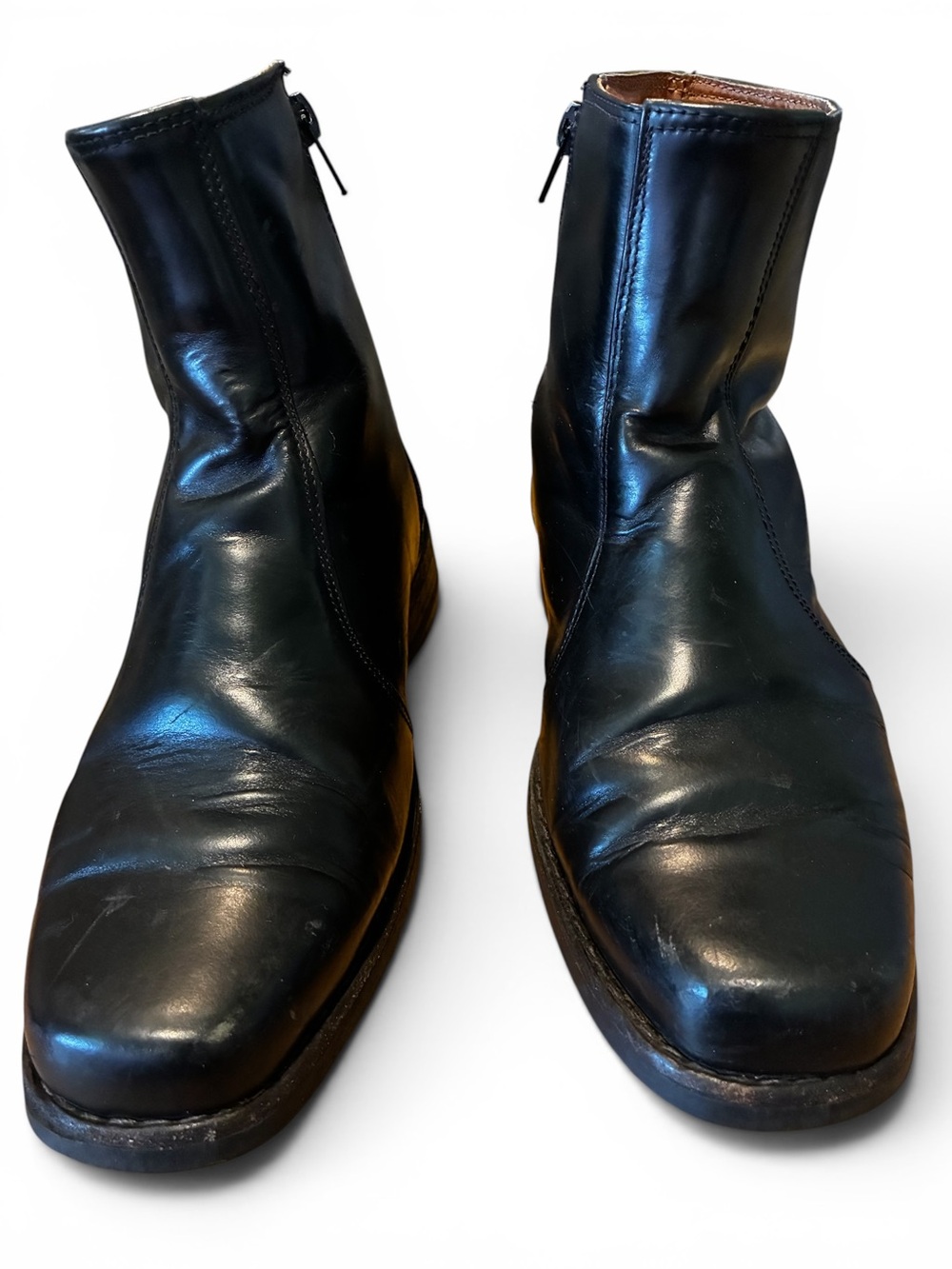 Bonanza leather flat toe inside zip rubber sole sturdy ankle boots.